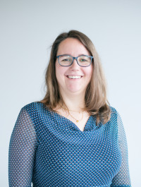Porträtfoto von Mitarbeiterin Melanie Wirth